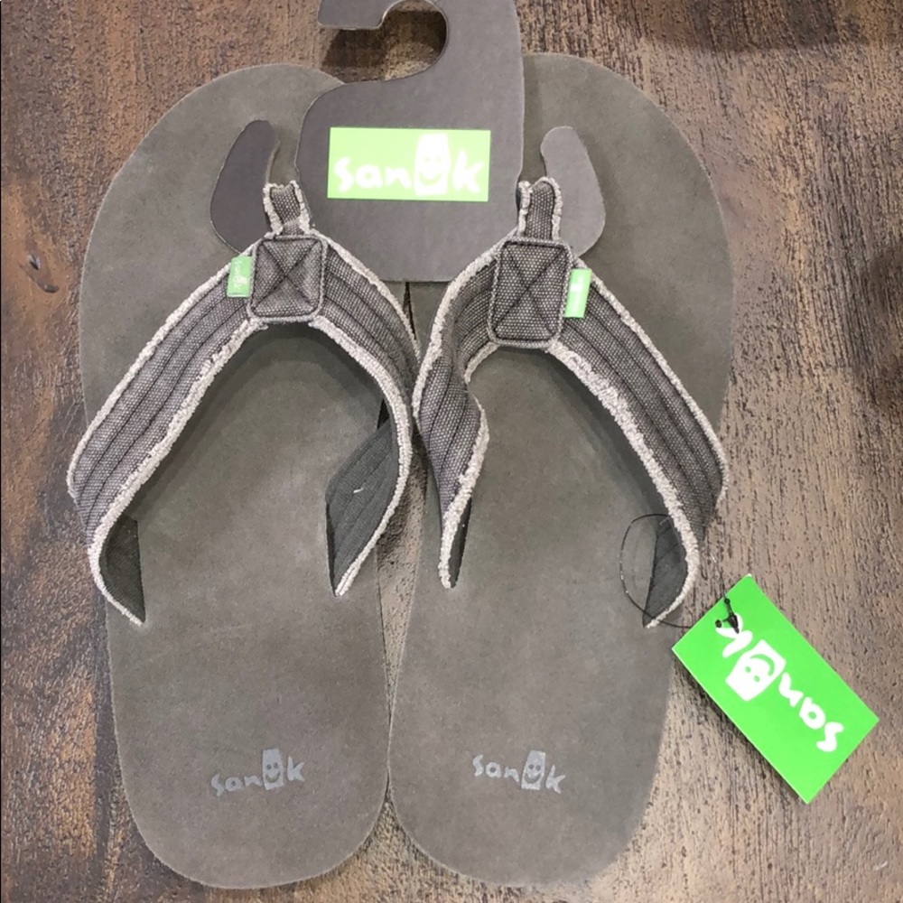NWT SANUK FLIP FLOPS